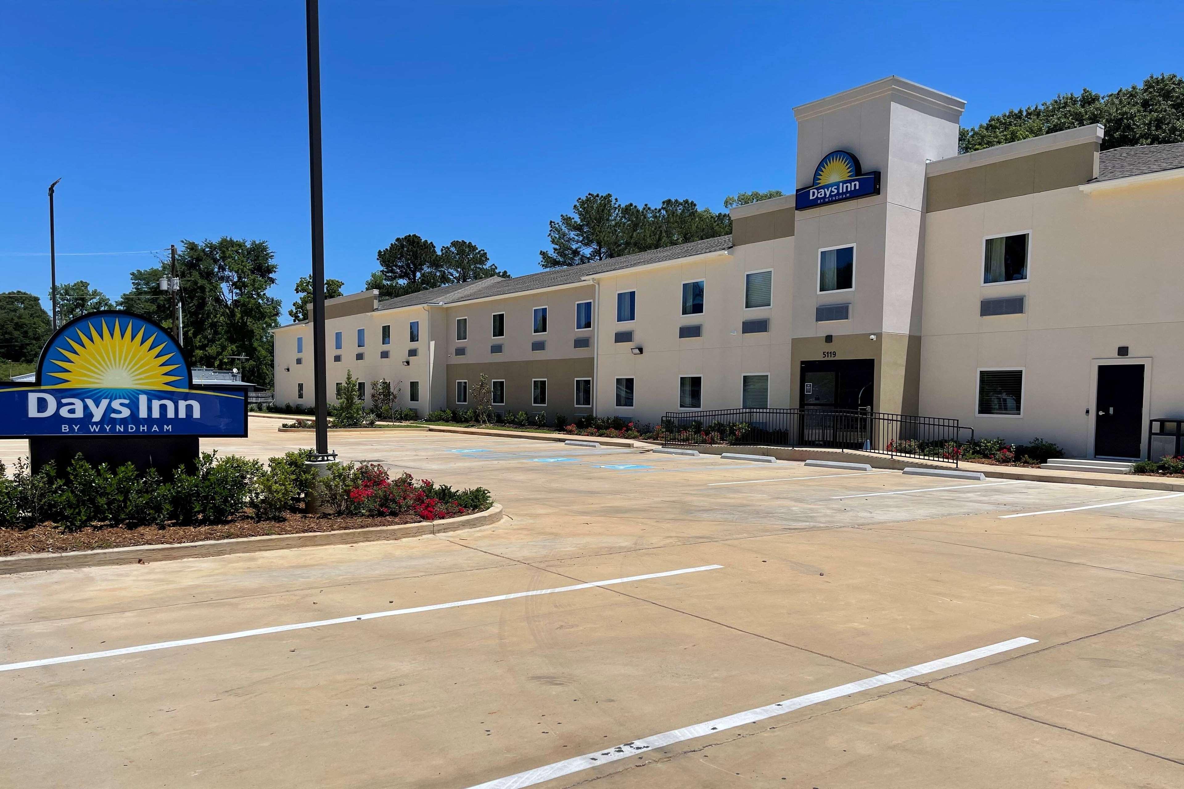 Days Inn By Wyndham Zachary La Bagian luar foto